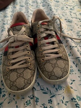 Gucci Leather Sneaker Box Label - White/Black Illustration